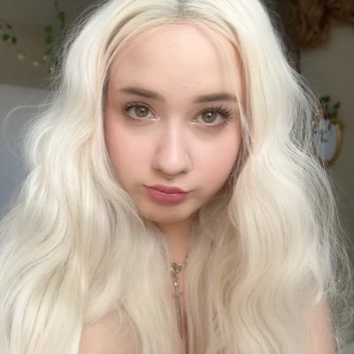 25 | thick angel goddess 🤍 | findom | $50 to speak (throne)