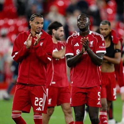 Fan de Liverpool FC ❤️| Warriors🏀 Un hymne qui fait tomber amoureux tous les footballeurs.✌️🔴⚪ You’ll Never Walk Alone ❤️🤍