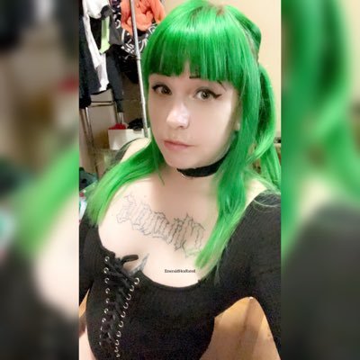 (18+) MDNI Amateur Goth Tattooed Creator 31 🇨🇦 Manyvids Model | top 24% on OnlyFans 💚 main: @ehremerald ✨