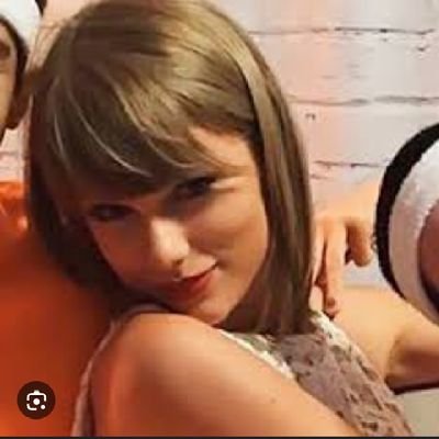 Is there room in your heart for a girl like me?
Why did I wait?
Was it all a dream?
Could it be to late?
ᥫ᭡.
