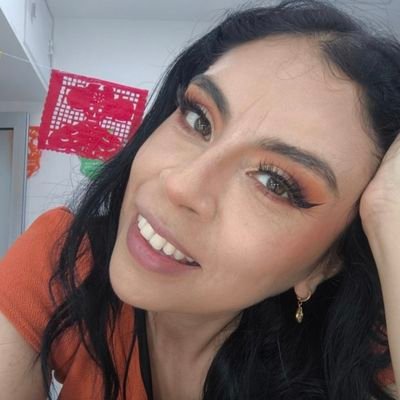 karla_blasquezd's profile picture. 🎙 Comunicóloga y mercadóloga  
📸 Capturo mi vida nómada  
⚽️ Pumas y toros mi pasión
💬 Libertad y comunismo
🟣🟢 Hablo y actúo con perspectiva de género
