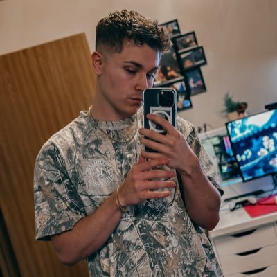 @RegimentGG | 2.7K on Twitch | Veteran | #MFAM | #ApeGang | #LLJW 🖤| #RANDOMS | $64,300+ Tourney/Wager Earnings | @princess_deni09 💕