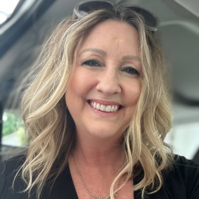 outdoorsy • artsy • curious • silly • grateful - hi!👋