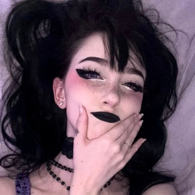 pocket egirl 💜 sickly bunny vtuber ~ model by @senmaku_ 🖤 code