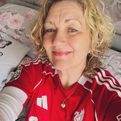 @joeymcintyre stole my ❤️ in 1989 🥰🎤Faves @NKOTB & @TakeThat 🎵😍Sparkle on🌟✨🤩 I adore my dog 💗🐶Massive @LFC supporter, Up The Reds 🧣❤️⚽️ 🏆#YNWA #JFT97