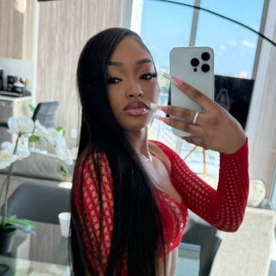 lamTheDoll's profile picture. Ig | @moreoflelajai