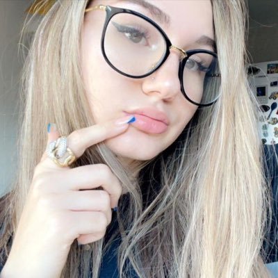 Respectful❤️
kind🥰
honest❤️🔥
Contented❤️🔥💞
single💞💝💓