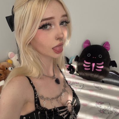 ₊˚⊹ ᰔjestem jak anime dziewczynka ale taka horny💋 📸IG: pieszczenie ♡ kontakt w linku poniżej