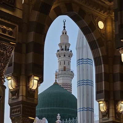 أمُتُّ إلى الأُصول النبوية بعروق مباركة، وآمُلُ في دعوتهم لذُرِّيَّاتِهم أن تَشمَلَني منها بَرَكة.