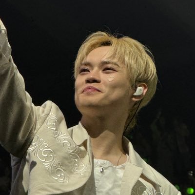 ─── ⋆⋅☆⋅⋆ ── 22 🇦🇷 📍🇺🇸 ✈️ smtown 19 - BTS LY TOUR - neocity thelink/momentum- tds2-tds3 - tds4 - Hope on the stage -SMtown L.A 25 - Yuta talk show 🇯🇵 -