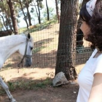Haksızlık karşısında susan dilsiz, şeytandır.