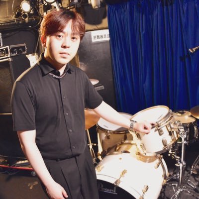 当チャンネルは下記リンク 主にゲーム配信(@AssembleChannel)🟧 と音楽活動をしております。 ドラマーをしております。バンド→All-Delight(@DelightAll) fantasia(@Fantasia_koala) 絶対に死なない事を約束する男 こう見えて元調理師