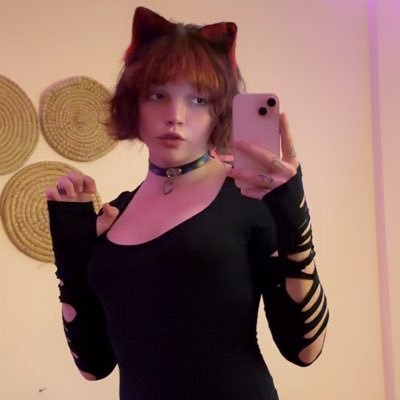 24yo trans girl 🏳⚧🔞
part time goth girl and a
bit nerdy sometimes 😅
Im mostly online so come say hi here 💕
