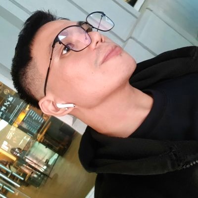 Hello! Welcome to my Safe Place 🎨 Young Businessman. Corporate Consultant. Building with style since 199x. 🍂 Travel 💙 🚘🛫🚴♂️🧗♂️📖 No dating apps