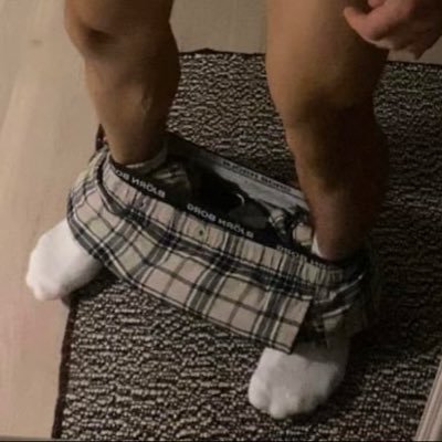 I like looking at guys, sharing what turns me on, and sometimes being looked at. Bator. Married Dad (shhh). DMs open for chat and pics. DM for removal✊🏼💦