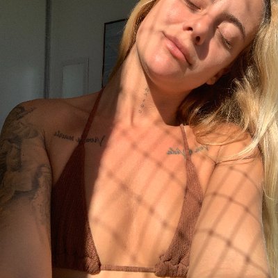 Single & always hungry (for food & fun).
Catch me hiking trails or lost in a book.
I meditate, I smoke, I laugh, I live.
Page is free done be shy🥵👇