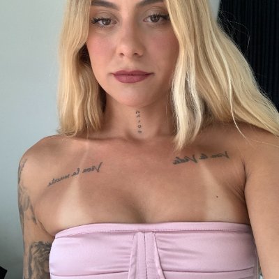 Yoga, hiking, reading, and texting friends keep me sane.
Pizza will always be my toxic trait.
My page is free🥵👇