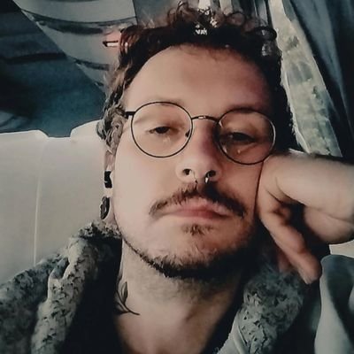 Ele/dele
Conhecido como Sushi, Franco ou ganância no @trocaeqpod
Registro de pensamentos, desabafos, biscoitagens e choros.
Vivendo apenas por obrigação.