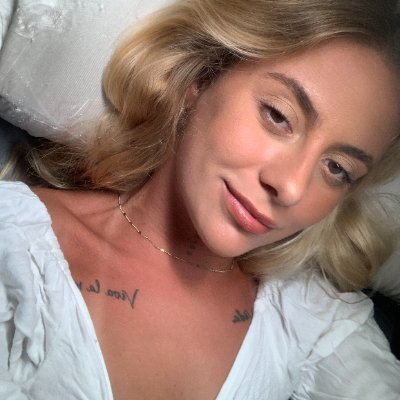 Trying new foods is my love language bonus points if it comes with a Coke. Single, working on me, and kinda hoping you get curious… my page is free 💋