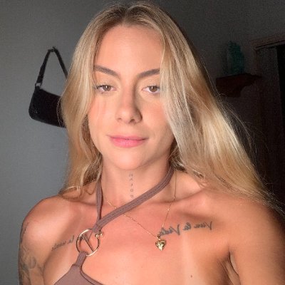 AllMadisonnn's profile picture. Books, gym, meditation, and a little smoke to unwind… I’m basically balance with a pizza craving. Single life tastes better when the page is free👇❤️