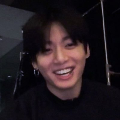 * FAN ACCOUNT FOR BTS * In love with Bam’s Dad * 2018 UK army * OT7 * LOVE & TRUST ALL 7 * (Backup: @JKsShoulders)