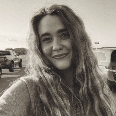 samanthaijo's profile picture. 8 count chicken nugget meal, large lemonade light ice, medium fries, chickfila sauce, ketchup, Sriracha sauce, and Polynesian sauce.