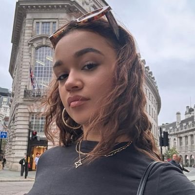 ❝𝐀 𝐥𝐢𝐧𝐝𝐚 𝐠𝐚𝐫𝐨𝐭𝐚 𝐪𝐮𝐞 𝐨𝐥𝐡𝐚𝐯𝐚 𝐚𝐬 𝐞𝐬𝐭𝐫𝐞𝐥𝐚𝐬 𝐞 𝐚𝐬 𝐞𝐬𝐭𝐫𝐞𝐥𝐚𝐬 𝐪𝐮𝐞 𝐚 𝐨𝐥𝐡𝐚𝐯𝐚𝐦 𝐝𝐞 𝐯𝐨𝐥𝐭𝐚 ❞