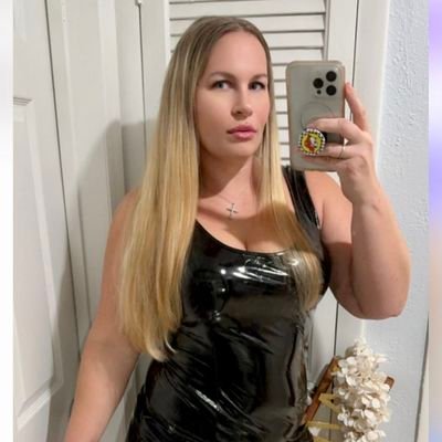I'm here to seeking a sissy and slut their every wishes and help bring their fantasy