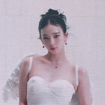 etherealrox's profile picture. 🍒🤍 | gamer 👾 | æspa & dreamcatcher