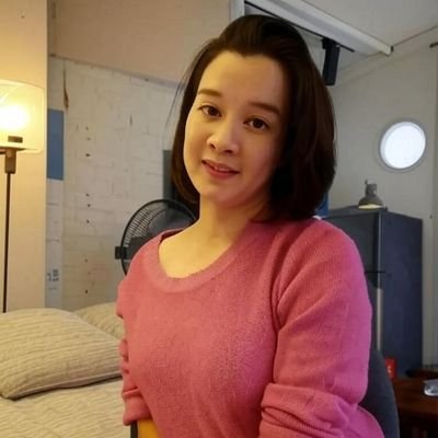 I'm a surgeon, a soft hearted woman,who enjoys nature adventures. politics and new friends