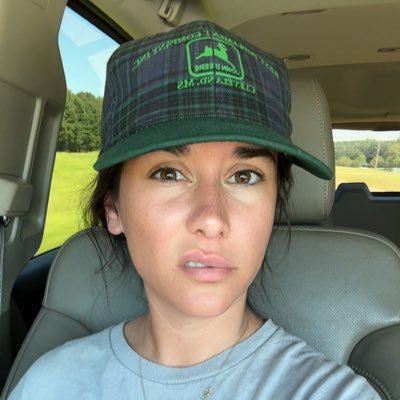 Bitsymamabiz's profile picture. I like being a smartass, don’t follow if you’re a tit. Oh, and one more thing. If you didn’t vote for Trump, you definitely won’t like me. Good day to you