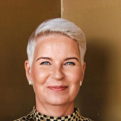 CEO, President @DiakAmk Tulevaisuuden kolme kovaa - empatia, etiikka ja estetiikka. TtT, KL. #digi #johtaminen #koulutus #jooga #rock