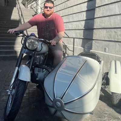 ozz_91's profile picture. you are the company you keep 💯