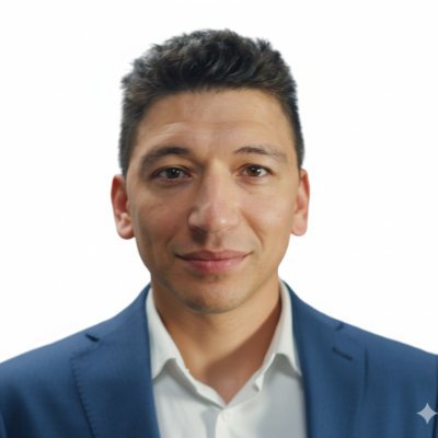 Hijo de Dios, Padre de dos hijos, Esposo de una hermosa mujer, Profesor-Investigador en Educación...