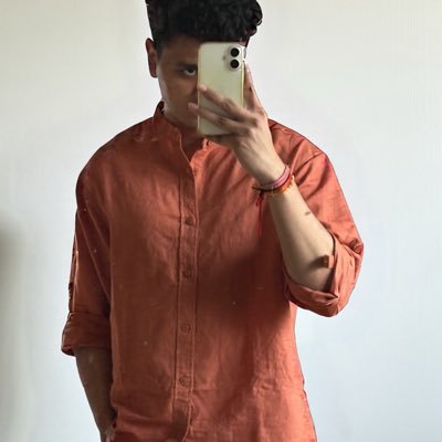 annii_1602's profile picture. coder 9 to 5 😮‍💨 bakchod 24x7