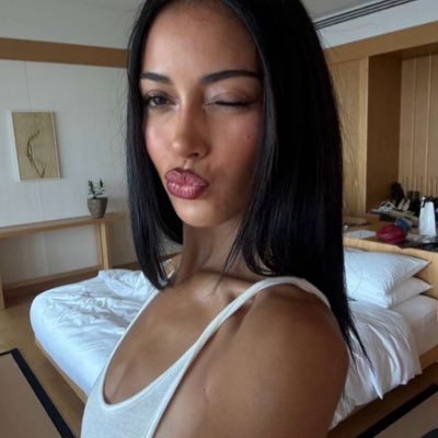 mollymybee's profile picture. 