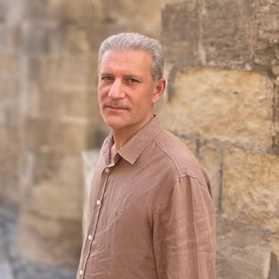 Geç kalmış göçmen kuşun telaşıdır yüreğim.