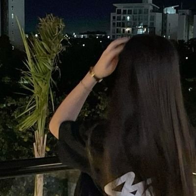 🌸 Casual gamer | Night owl 🌙
Netflix + Spotify + Controller 🎮