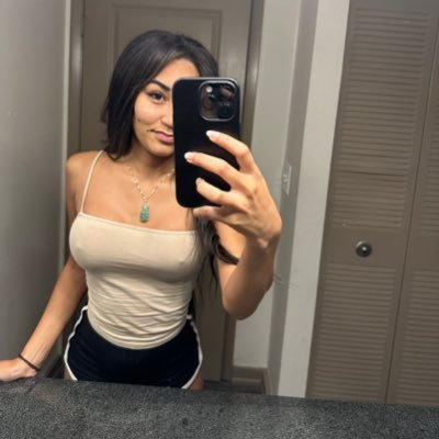 Come say hi! 🤗 ↘️ Back up: @brittxkakalia
