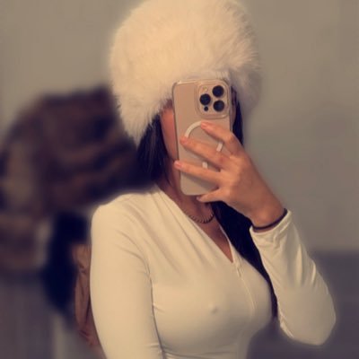 anissa_kk's profile picture. 