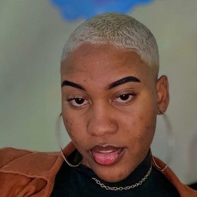 estudante de comunicação🗞️
técnica em adm🤓
artista marginal🎤