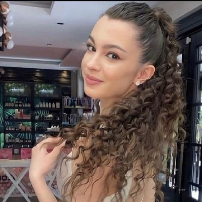 عنيدةٌ أنا، كالنخلِ شامخة، لا أنحني إلا لعزّةِ وطني🇮🇶🎋
@21RGGR