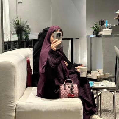 كل ما يكتب هنا إما يكون غير مقصود أو مجرد مشاعر لحظيه ننثرها و بعد ذلك نتجرد من المسؤوليه إتجاهه