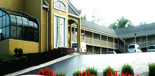 Antioch Quarters Inn & Suites Hotel Nashville Tennessee offers appealing amenities for both business and family travelers.