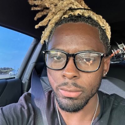 lifewithkaviass's profile picture. In home plant consumer