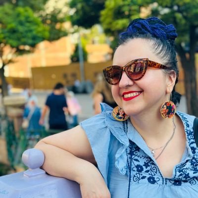 İndigo dergisinde yazar.
TMMOB JFMO İstanbul YK
Kendi halinde yaşayan, az buçuk yazan, bol okuyan başka bir dünyanın varlığına inanan bir yolcu 🥊🦋