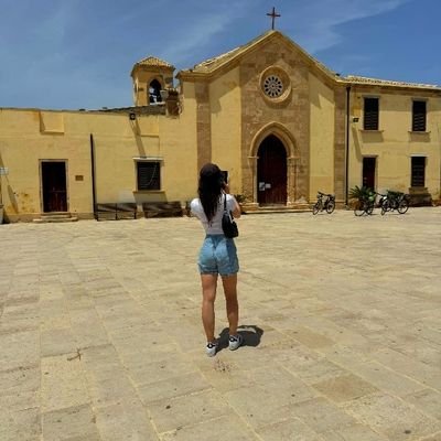 Ornella91_34's profile picture. 🌋 E' una città senza semafori questa testa, signorina.