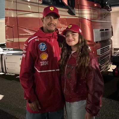thegiirlnextdor's profile picture. 44 | 16
