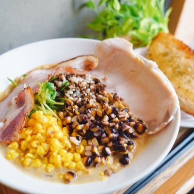 【2026年1月末日閉店予定】 『料理には無限の可能性がある』『世界にはもっと面白い食材が眠っている』常にに美味しくて楽しくてワクワクするラーメンを作る!!和洋中の経験を活かして累計1000以上の限定ラーメンを作り上げている!
