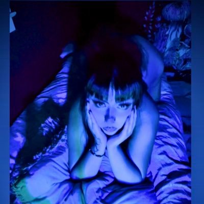 •20• • just having some fun• •dms are open• •18+ only!!!• •NSFW• •😫 snowbunny 😫 •wanna be moots?•owned😔🫣